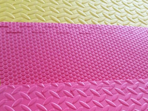 粉色地板垫